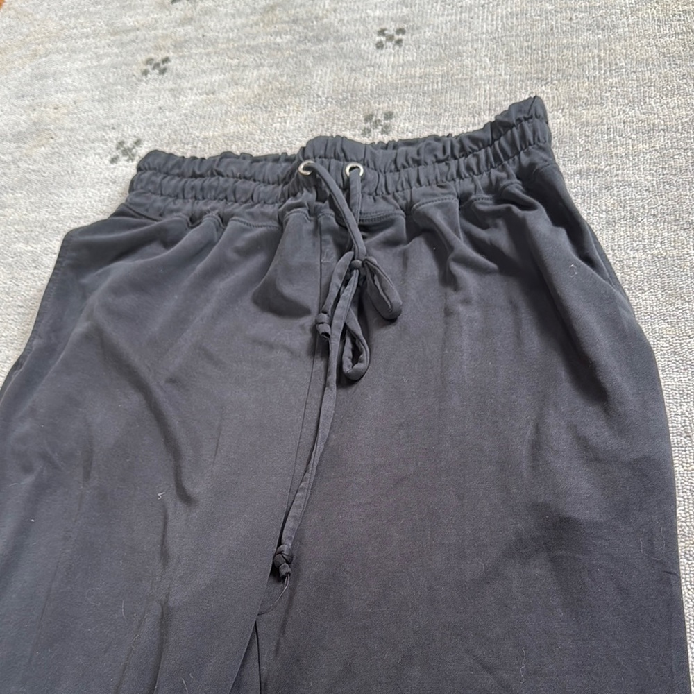 Women’s Athletic Set - S/M/L - Please look at each piece for size - Picture 4 of 9